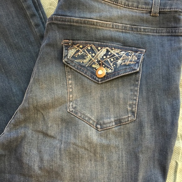 ➕ Embellished Straight Leg Jeans - Picture 5 of 7